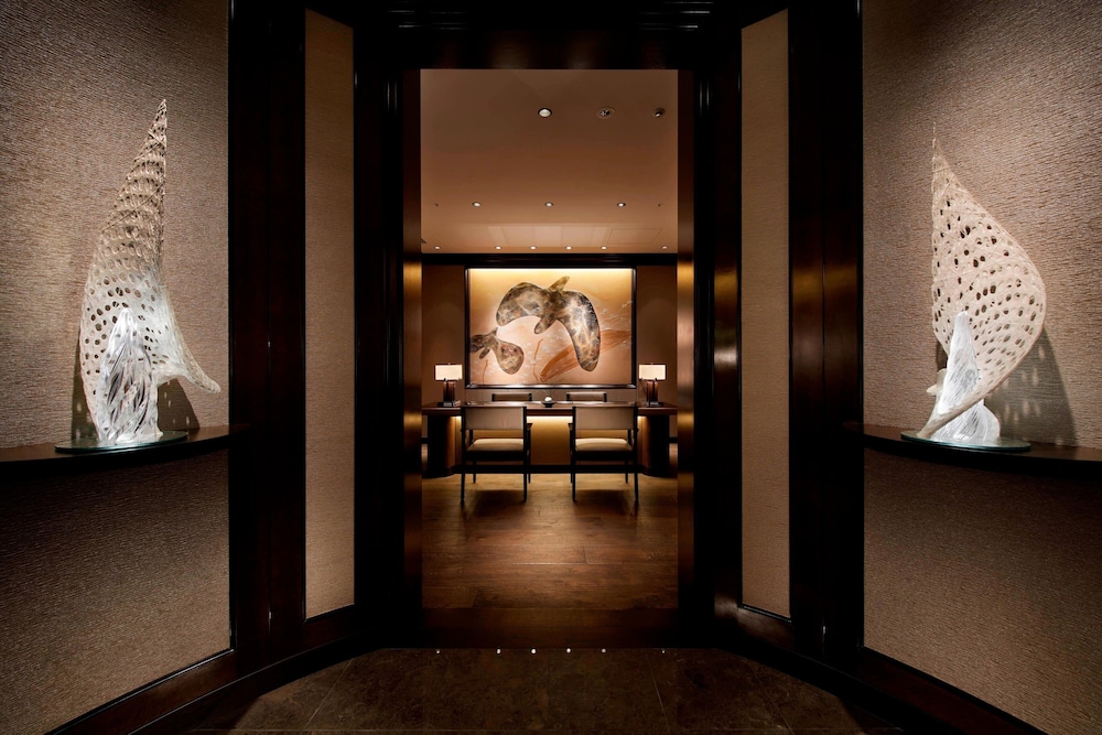 クラブ ルーム ダブルベッド 2 台 ラウンジ1 | ザ・リッツ・カールトン東京