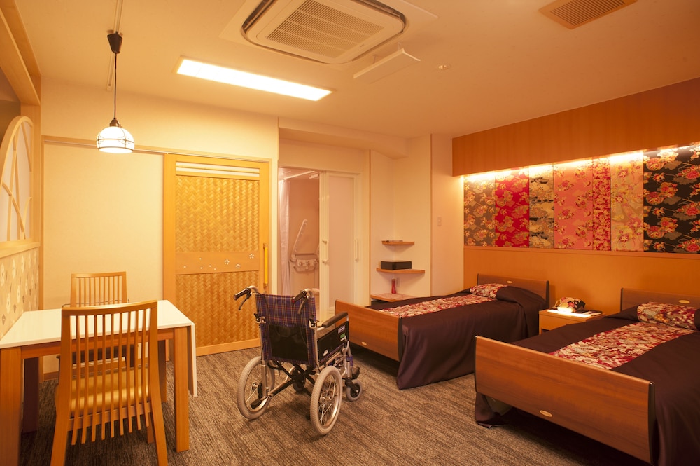 バリアフリールーム 洋室 2名利用 シャワー・トイレ付（バスタブなし） | 松井本館