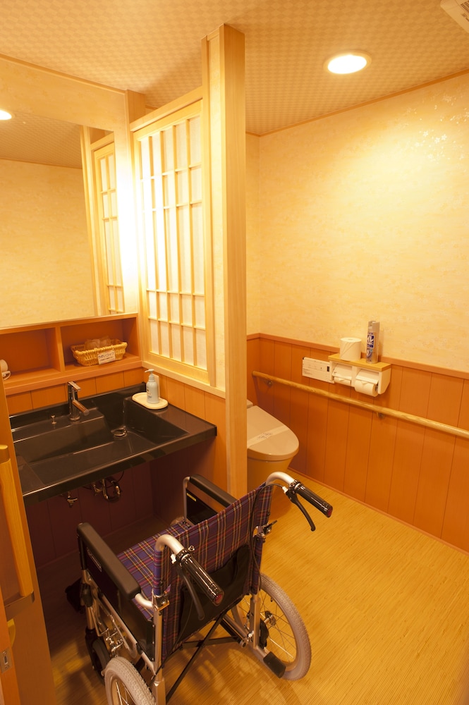 バリアフリールーム 洋室 2名利用 シャワー・トイレ付（バスタブなし） 客室1 | 松井本館