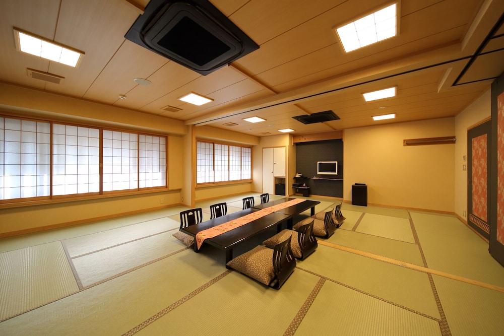 ファミリー ルーム 共用バスルーム | 松井本館