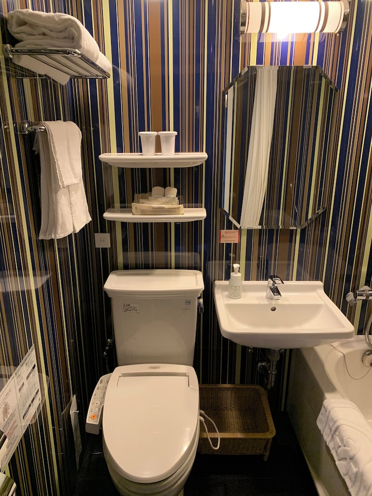 スタンダード ダブルルーム 20㎡ 禁煙 (140cm Bed) バスルーム1 | ホテルモントレ京都