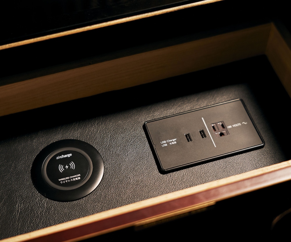 プレミア ルーム シングルベッド 2 台 テクノロジー1 | ザ・ペニンシュラ東京