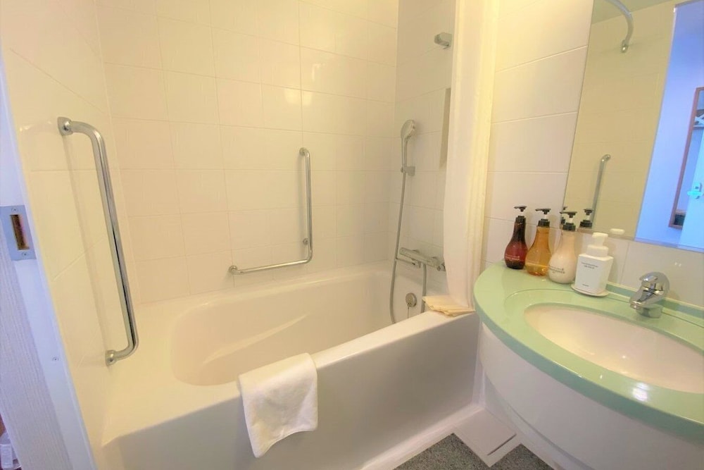 スーペリア ツインルーム シングルベッド 2 台 禁煙 バスルーム1 | 札幌プリンスホテル