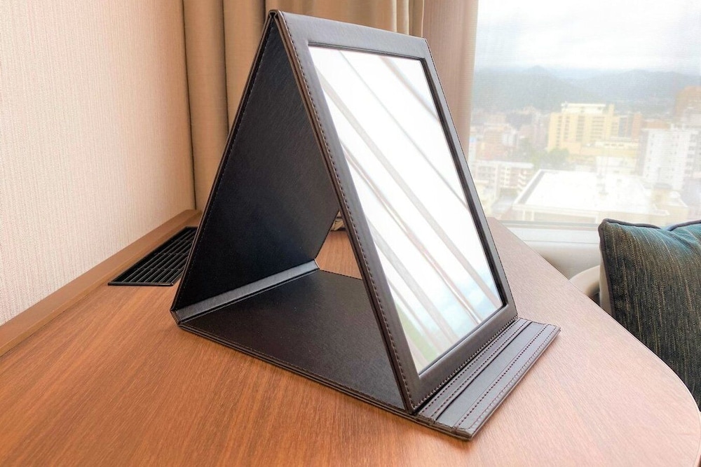 スーペリア ツインルーム シングルベッド 2 台 禁煙 用具保管庫2 | 札幌プリンスホテル