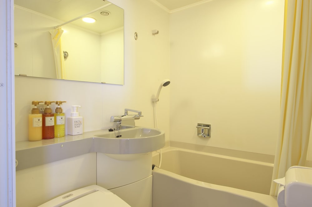 エコノミー ダブルルーム 禁煙 (11.5 ㎡) バスルーム0 | チサン ホテル 広島