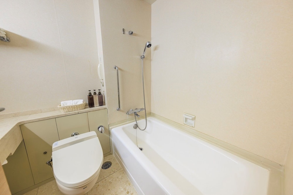 ダブルルーム 禁煙 バスルーム1 | ザ・プリンス 箱根芦ノ湖