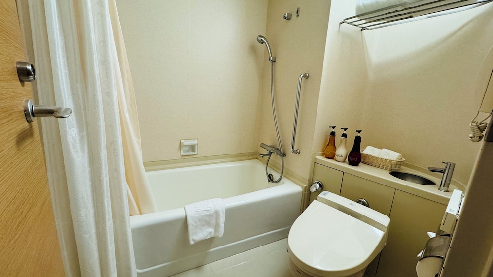 スタンダード ツインルーム 禁煙 ガーデンビュー バスルーム1 | ザ・プリンス 箱根芦ノ湖