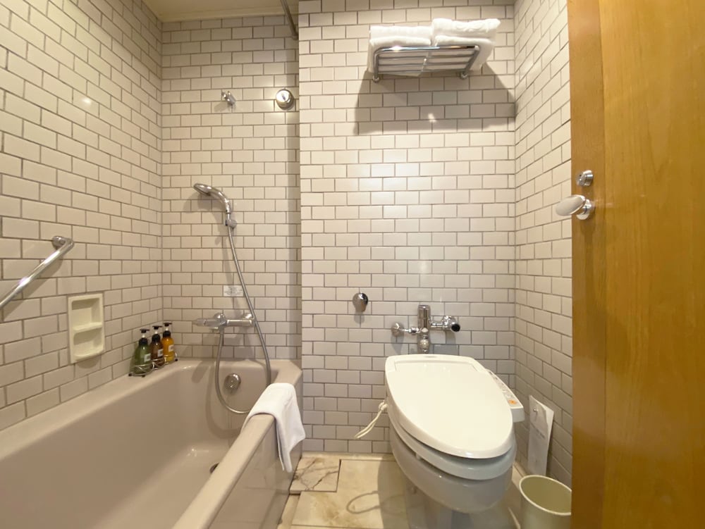 ハリウッドツインルーム - 富士山・江の島と相模湾を望む - バスルーム0 | 鎌倉プリンスホテル