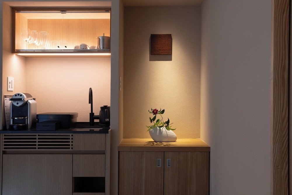 プレミアム スイート 専用バスルーム マウンテンビュー ミニバー0 | 有馬温泉 高山荘 華野 –大人限定