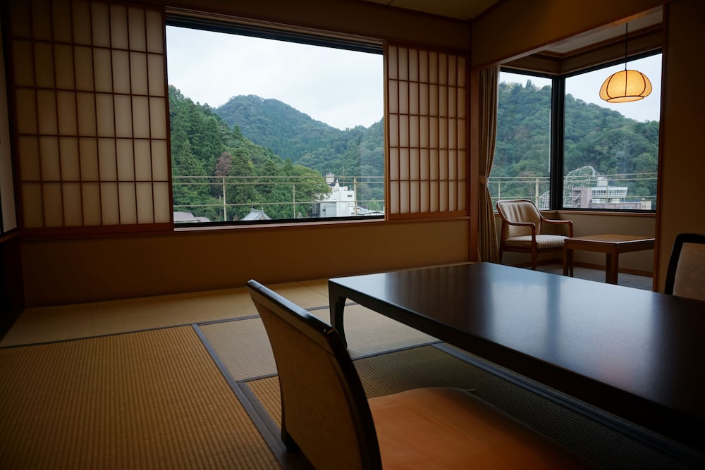 華野館 和室10畳 (禁煙) 客室2 | 有馬温泉 高山荘 華野 –大人限定
