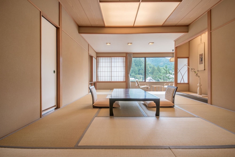 華野館 和室10畳 (禁煙) | 有馬温泉 高山荘 華野 –大人限定