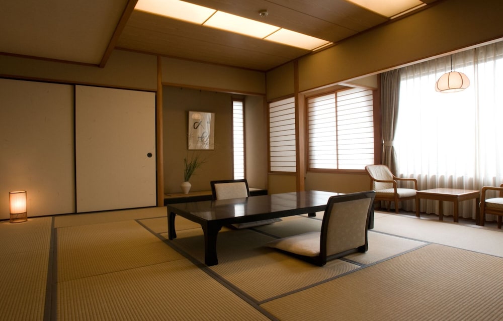 華野館 和室10畳 (禁煙) 客室3 | 有馬温泉 高山荘 華野 –大人限定