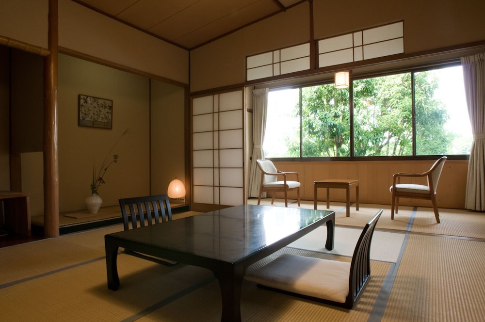 風景館 和室8畳 (禁煙) 客室3 | 有馬温泉 高山荘 華野 –大人限定