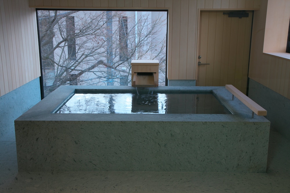 ラグジュアリー スイート 2 ベッドルーム 禁煙 専用バスルーム バスルーム0 | 有馬温泉 高山荘 華野 –大人限定