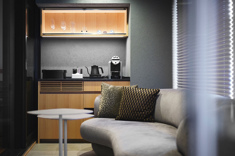 エグゼクティブ スイート 専用バスルーム マウンテンビュー 客室2 | 有馬温泉 高山荘 華野 –大人限定