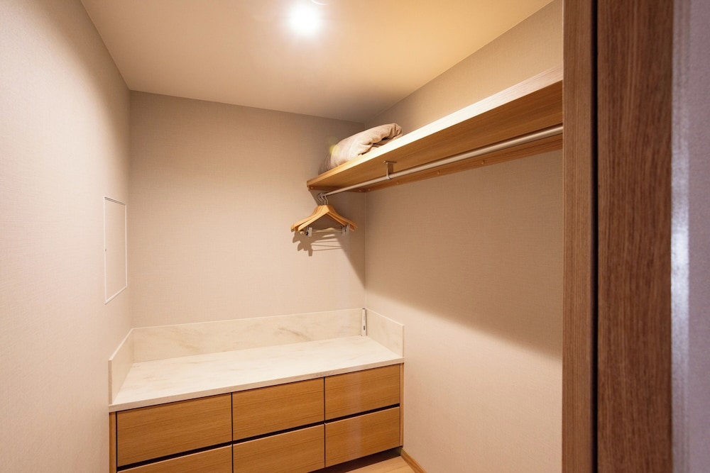 プレミアム スイート 専用バスルーム マウンテンビュー 客室の設備とサービス0 | 有馬温泉 高山荘 華野 –大人限定