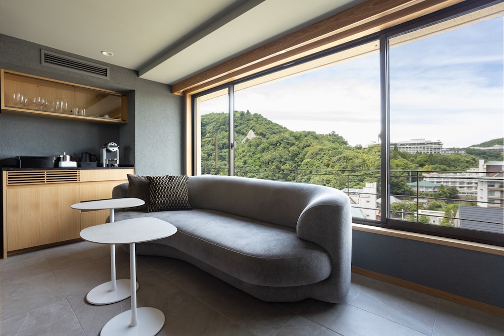 エグゼクティブ スイート 専用バスルーム マウンテンビュー 部屋からの景観0 | 有馬温泉 高山荘 華野 –大人限定