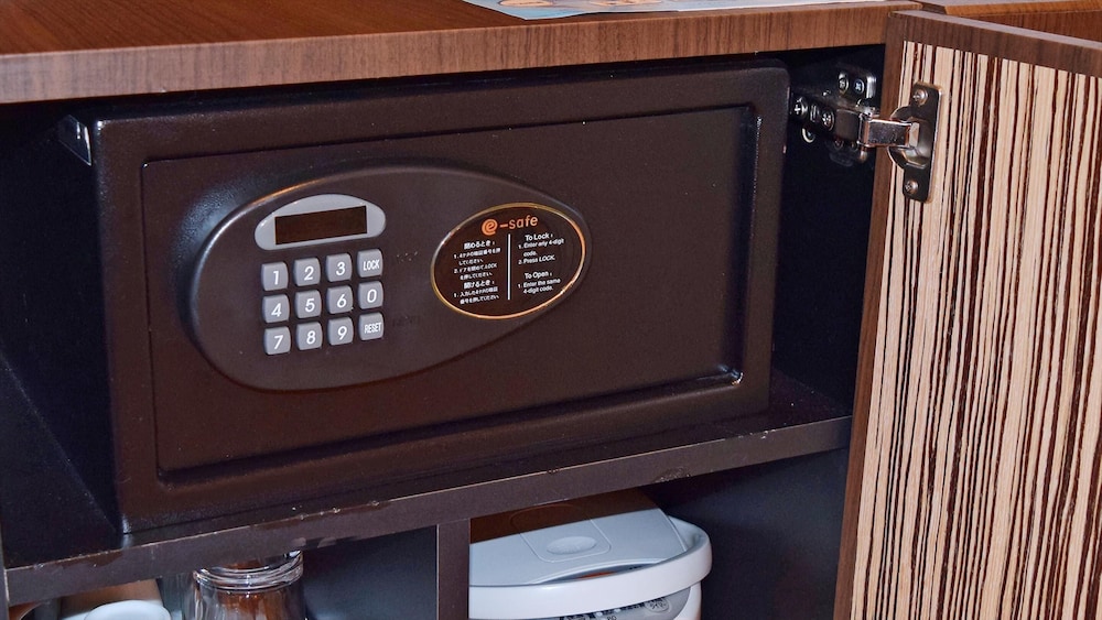 デラックス ツインルーム シングルベッド 2 台 セーフティボックス0 | ホテル ユニバーサル ポート