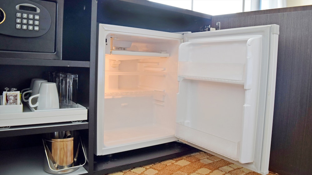 デラックス ツインルーム シングルベッド 2 台 小型冷蔵庫0 | ホテル ユニバーサル ポート