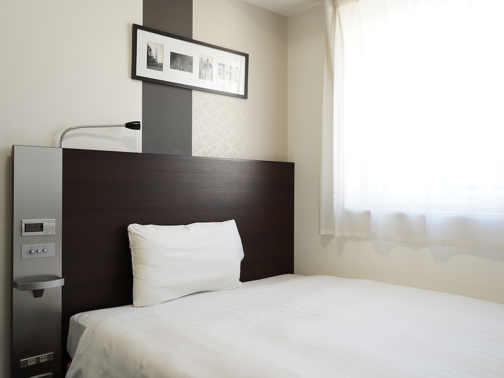 スタンダード ルーム ダブルベッド 1 台 禁煙 | コンフォート ホテル 東京神田