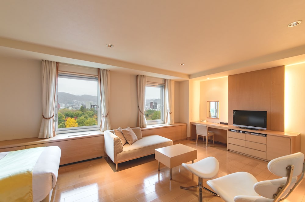 エグゼクティブ ユニバーサルルーム (4名) エキストラベッド付 客室2 | 札幌パークホテル