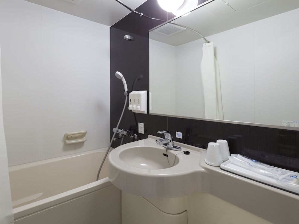 ルーム ダブルベッド 1 台 禁煙 バスルーム0 | コンフォート ホテル 山形