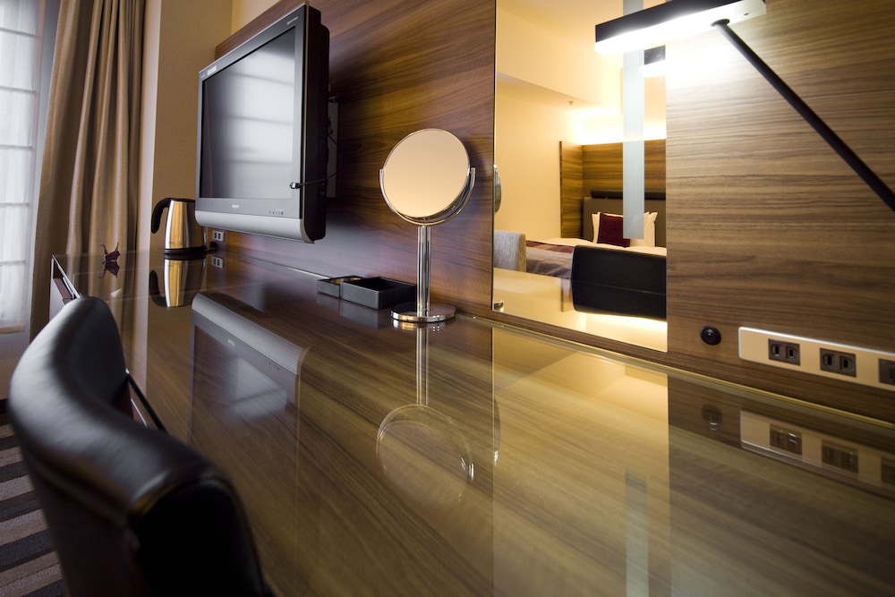 スタンダード ツインルーム禁煙 室内のビジネス センター1 | 東京グリーンパレス