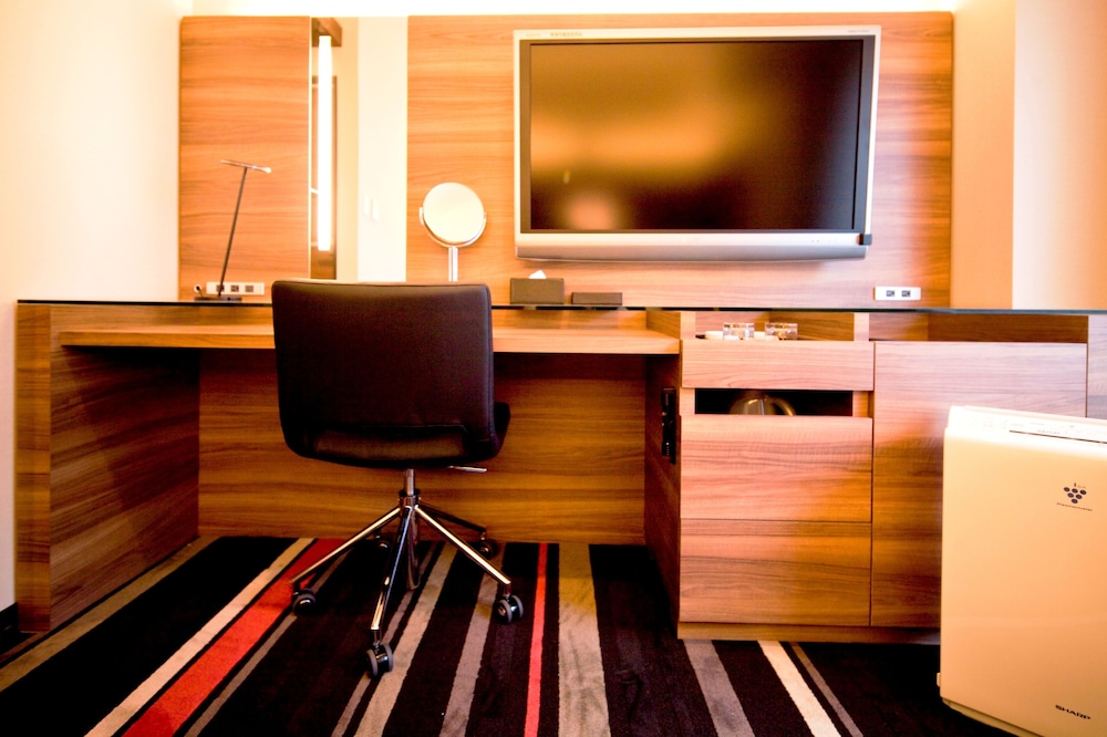 スタンダード ツインルーム禁煙 室内のビジネス センター0 | 東京グリーンパレス