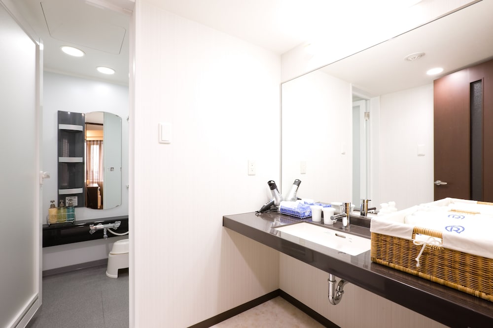 プレミアム ダブルルーム クイーンベッド 1 台 喫煙可 バスルーム0 | ダイワロイネットホテル 岡山駅前