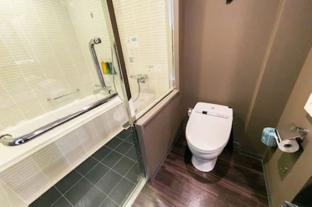 エグゼクティブ デラックス コーナールーム トリプル 禁煙(27㎡, ベッド3台） バスルーム3 | ホテルブライトンシティ大阪北浜