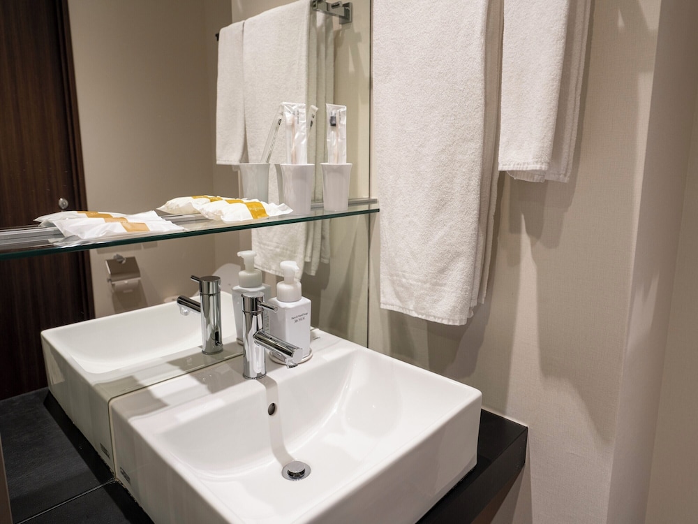 プレミアツインルーム　禁煙（20㎡、ベッド2台） バスルーム1 | ホテルブライトンシティ大阪北浜