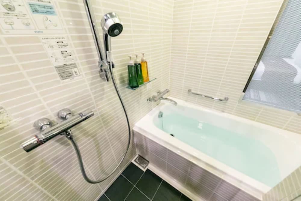 スーペリアルーム ツイン 禁煙(20㎡, ベッド2台) バスルーム2 | ホテルブライトンシティ大阪北浜