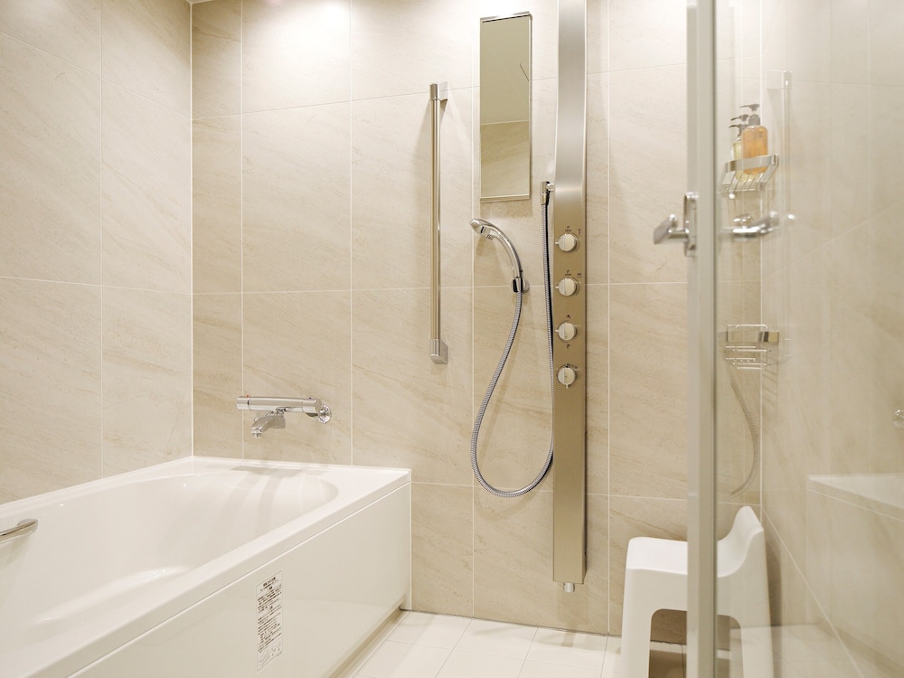 Moderate Hollywood Twin with Private Bathroom in the Historic Bldg バスルーム1 | HakoBA 函館 by THE SHARE HOTELS