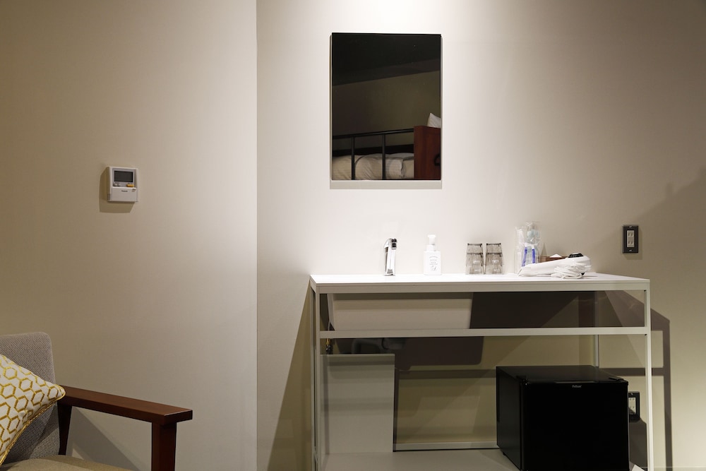 Bunk Twin with Shared Bathroom 客室2 | HakoBA 函館 by THE SHARE HOTELS