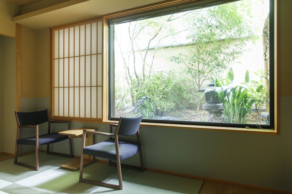 コンフォートツインルーム (庭付き) 禁煙 客室3 | ぎおん美先