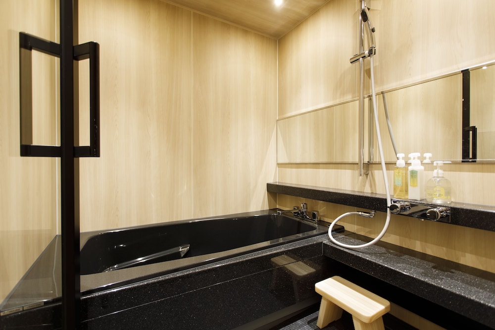 コンフォートツインルーム (庭付き) 禁煙 バスルーム1 | ぎおん美先