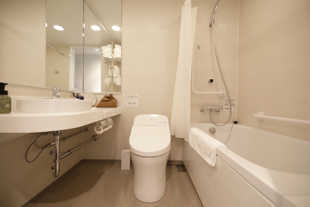 デラックス ダブルルーム 禁煙 バスルーム0 | 日本青年館ホテル