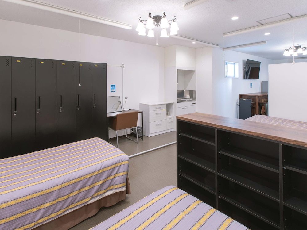 Family room (No elevator, only stair access) 客室2 | ホテルコザ