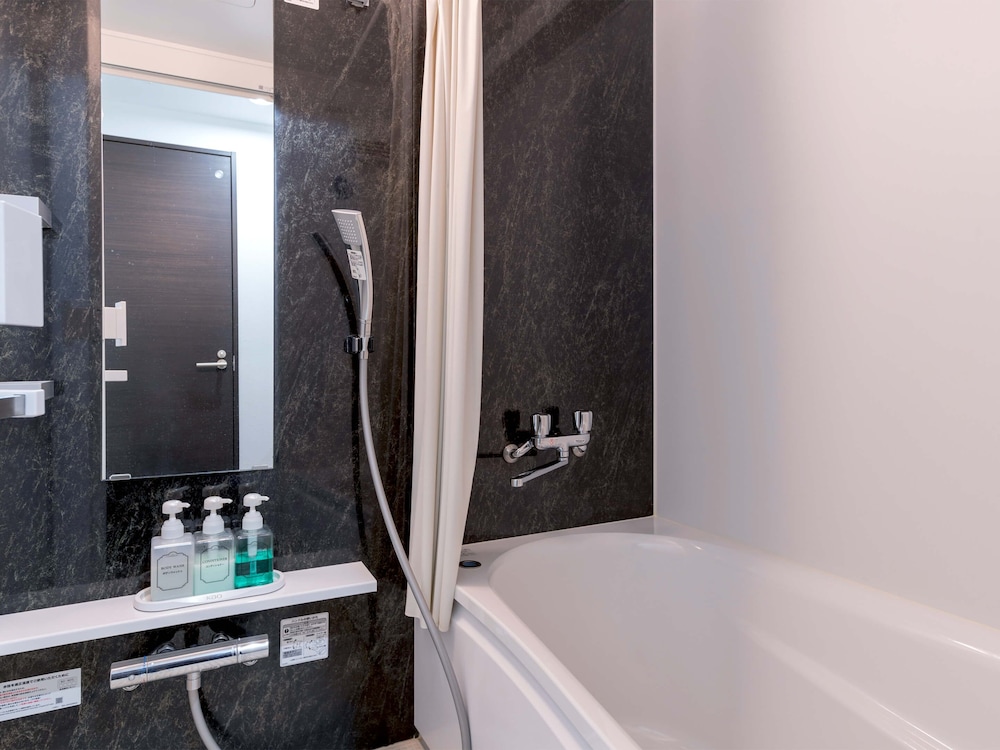 ツインルーム コーナー バスルーム0 | ホテルコザ