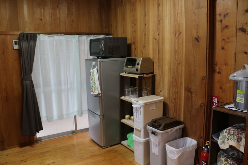 ファミリー ルーム 小型冷蔵庫0 | コテージ 屋久杉の家