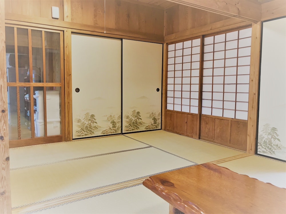 ファミリー ルーム 客室1 | コテージ 屋久杉の家