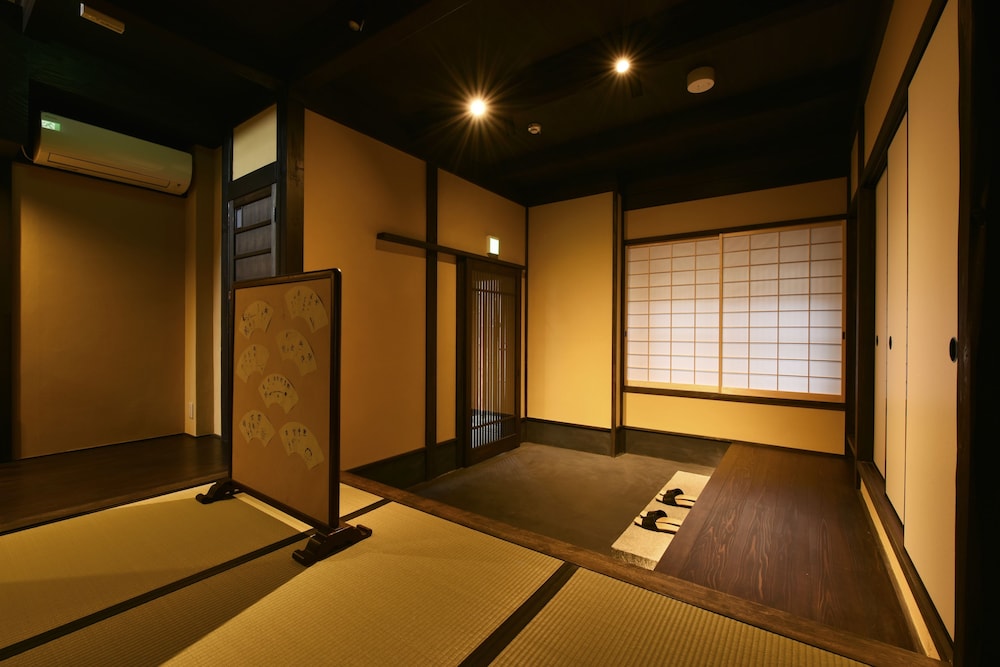 一棟貸し町家 リビング エリア2 | 藏や 千本三条