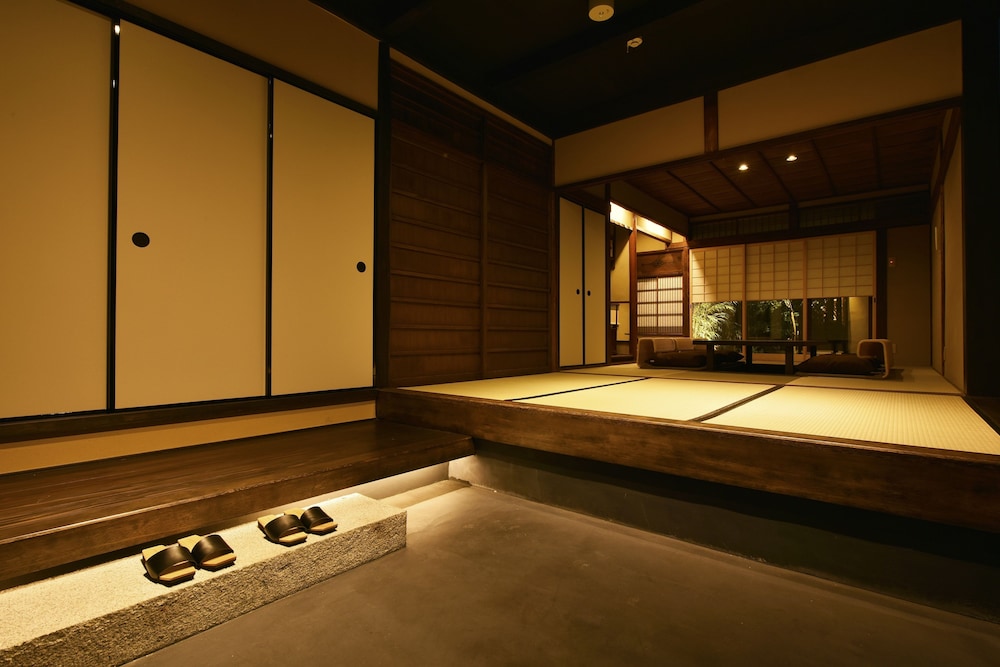 一棟貸し町家 リビング エリア0 | 藏や 千本三条