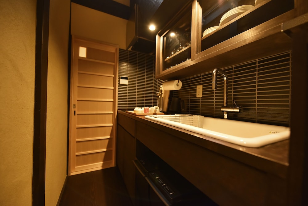 一棟貸し町家 専用キッチン0 | 藏や 千本三条