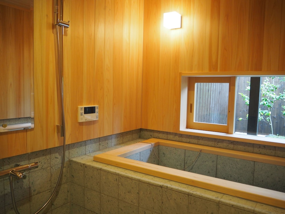 一棟貸し町家 バスルーム1 | 藏や 南聖町