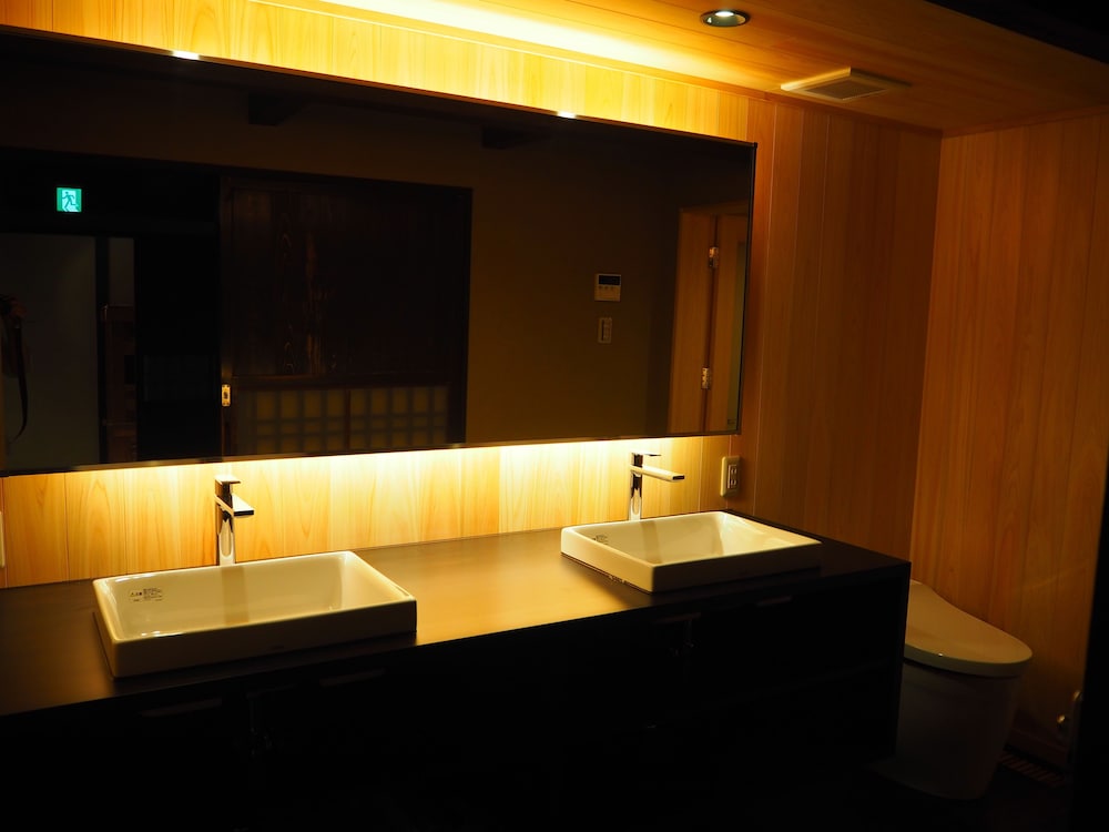 一棟貸し町家 バスルーム0 | 藏や 南聖町