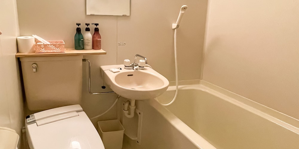 スタンダード ダブルルーム ダブルベッド 1 台 禁煙 バスルーム0 | 励明園