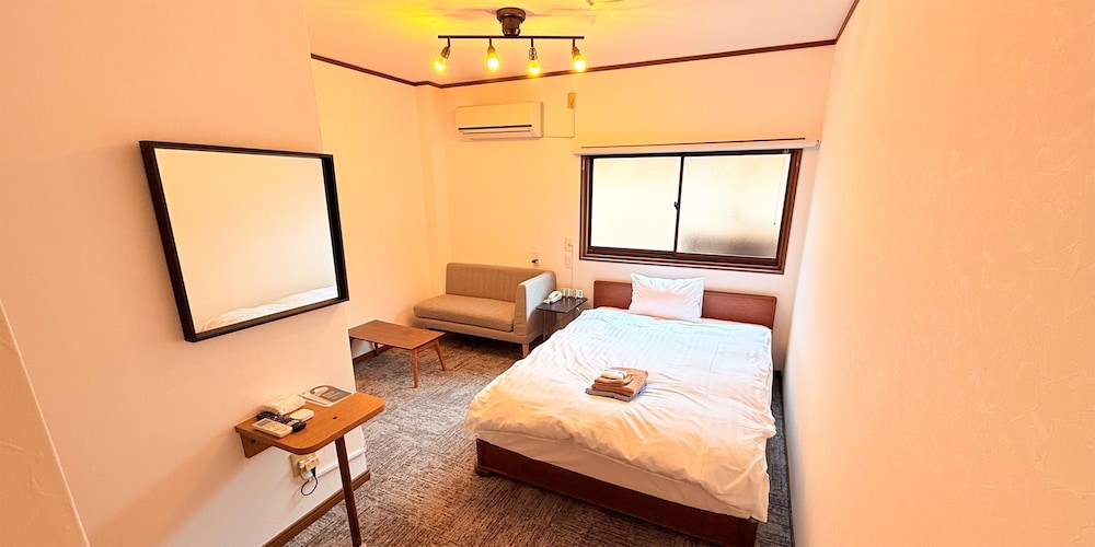 スタンダード ダブルルーム ダブルベッド 1 台 禁煙 客室1 | 励明園