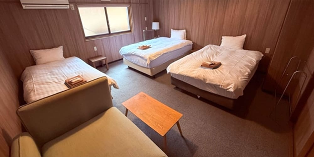 スタンダード トリプルルーム シングルベッド 3 台 禁煙 | 励明園