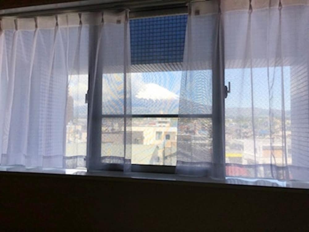 和洋室アパートメントC (6畳和室 16畳リビング502室 / ペット同宿不可) リビングルーム0 | 富士御殿場コンドミニアムTANNPOPO